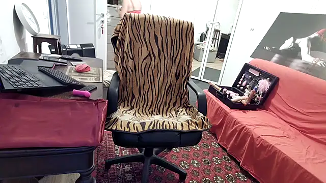 Chanel Noire online show from 09-16-25, 02:51