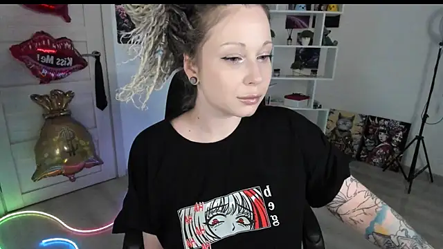 Snapshot of HoneySallyMoore chatting on 05-22-26, 05:29 HoneySallyMoore online show from 05-22-26, 05:29