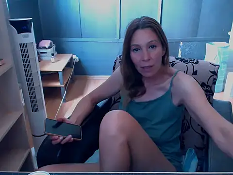 Snapshot of hannaha chatting on 06-10-26, 12:37 hannaha online show from 06-10-26, 12:37