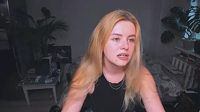 Snapshot of Alexa_Pirs chatting on 09-13-25, 03:01 Alexa Pirs online show from 09-13-25, 03:01