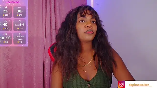 Snapshot of Daphnewalker__ chatting on 09-13-25, 04:23 Daphnewalker online show from 09-13-25, 04:23