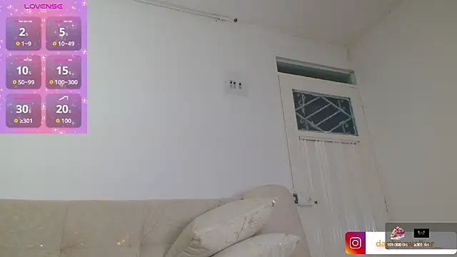 Snapshot of Daphnewalker__ chatting on 10-09-25, 10:35 Daphnewalker online show from 10-09-25, 10:35