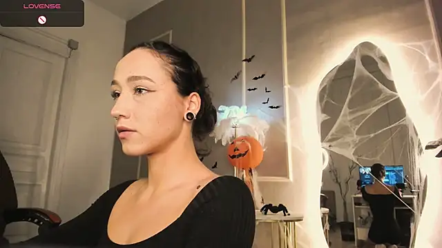 Snapshot of Smoke_of_soul_ chatting on 10-24-25, 02:02 Smoke of soul  online show from 10-24-25, 02:02