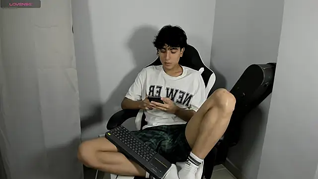 Snapshot of salvatore_montt chatting on 02-16-25, 12:41 salvatore montt online show from 02-16-25, 12:41