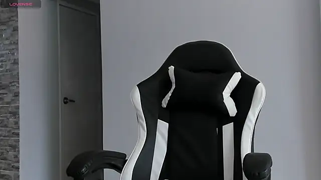 Snapshot of salvatore_montt chatting on 02-17-25, 10:25 salvatore montt online show from 02-17-25, 10:25