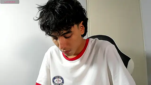 Snapshot of salvatore_montt chatting on 02-25-25, 02:58 salvatore montt online show from 02-25-25, 02:58