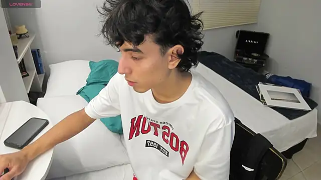 Snapshot of salvatore_montt chatting on 03-06-25, 01:27 salvatore montt online show from 03-06-25, 01:27