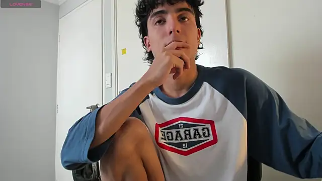 Snapshot of salvatore_montt chatting on 03-09-25, 05:49 salvatore montt online show from 03-09-25, 05:49