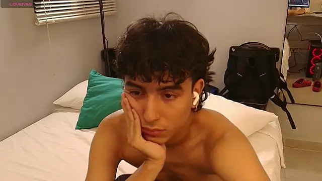 Snapshot of salvatore_montt chatting on 03-14-25, 06:42 salvatore montt online show from 03-14-25, 06:42