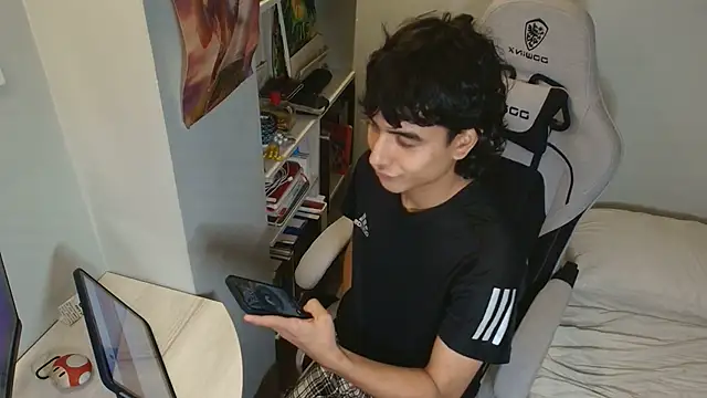 Snapshot of salvatore_montt chatting on 10-14-25, 03:51 salvatore montt online show from 10-14-25, 03:51