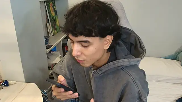 Snapshot of salvatore_montt chatting on 10-17-25, 07:11 salvatore montt online show from 10-17-25, 07:11