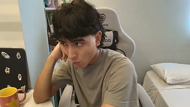 Snapshot of salvatore_montt chatting on 10-17-25, 09:17 salvatore montt online show from 10-17-25, 09:17