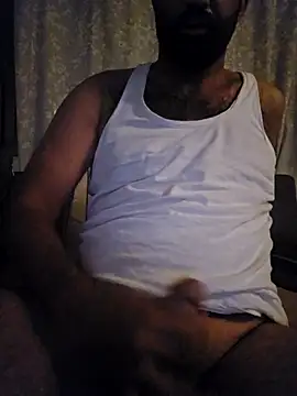 Snapshot of cuckold123 chatting on 10-29-25, 04:04 cuckold123 online show from 10-29-25, 04:04