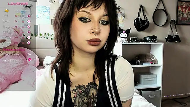 Snapshot of marynixoxo chatting on 02-15-26, 05:48 marynixoxo online show from 02-15-26, 05:48