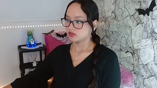 Snapshot of Emilybateee chatting on 10-29-25, 07:26 Emilybateee online show from 10-29-25, 07:26