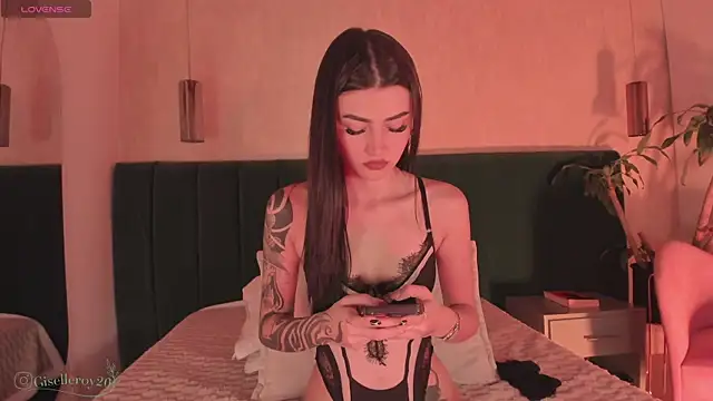 Snapshot of Giselle_royy chatting on 06-25-26, 01:26 Giselle royy online show from 06-25-26, 01:26