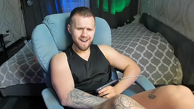 Snapshot of Vladik_b chatting on 03-03-25, 08:11 Vladik b online show from 03-03-25, 08:11