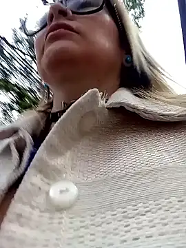 CandieGilson   online show from 10-17-25, 11:02