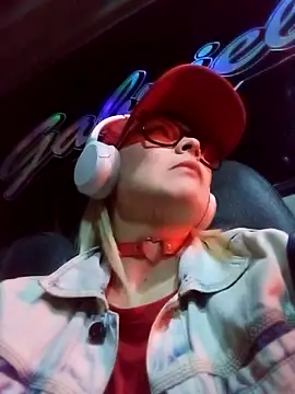 CandieGilson   online show from 03-25-26, 10:43