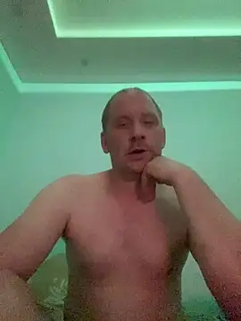 Krzysiekg123 online show from 01-15-26, 04:44