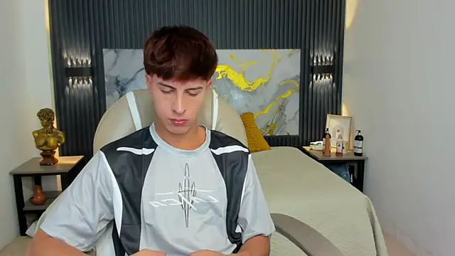 Snapshot of Estiv18_ chatting on 11-29-25, 02:58 Estiv18 online show from 11-29-25, 02:58