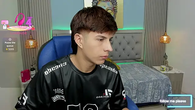 Snapshot of Estiv18_ chatting on 12-01-25, 01:54 Estiv18 online show from 12-01-25, 01:54