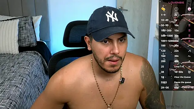 Snapshot of owen-pierces chatting on 07-16-26, 07:20 owen-pierces online show from 07-16-26, 07:20