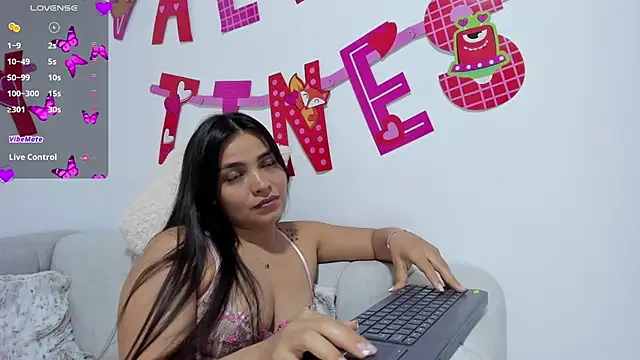 Snapshot of sarita_bigbooty_ chatting on 02-16-25, 01:14 sarita bigbooty online show from 02-16-25, 01:14