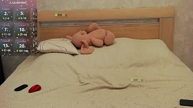 Rae Lindy online show from 11-26-25, 03:40