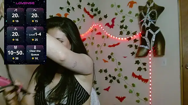 Snapshot of SamanthaGreen- chatting on 10-12-25, 11:04 SamanthaGreen- online show from 10-12-25, 11:04