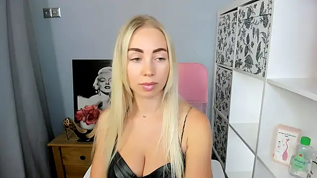 Snapshot of MargaritaRose chatting on 07-15-26, 02:33 MargaritaRose online show from 07-15-26, 02:33