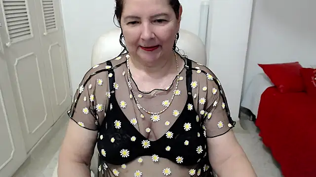 Snapshot of leonela_69 chatting on 06-11-26, 11:25 leonela 69 online show from 06-11-26, 11:25