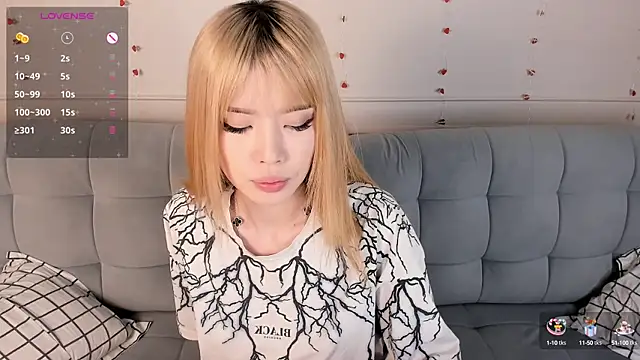 Snapshot of Pakk_Minni chatting on 02-25-25, 08:14 Pakk Minni online show from 02-25-25, 08:14