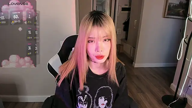 Snapshot of Pakk_Minni chatting on 03-16-25, 12:11 Pakk Minni online show from 03-16-25, 12:11