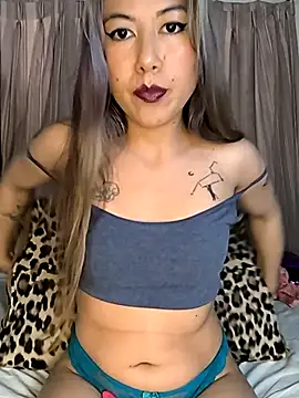 Snapshot of Tiff_Doll chatting on 09-27-25, 04:23 Tiff Doll online show from 09-27-25, 04:23