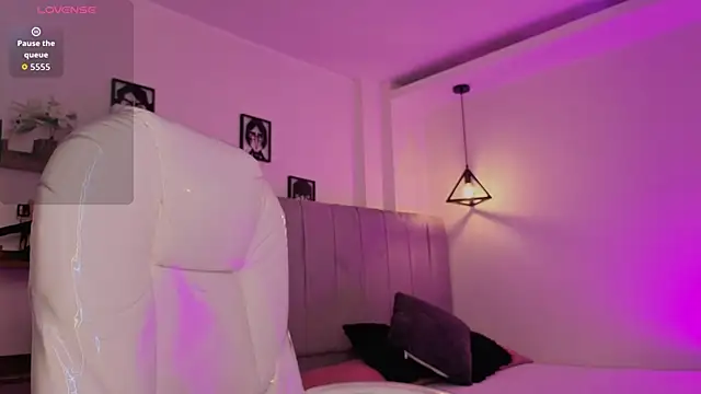 Miller Vanessa  online show from 10-16-25, 08:32