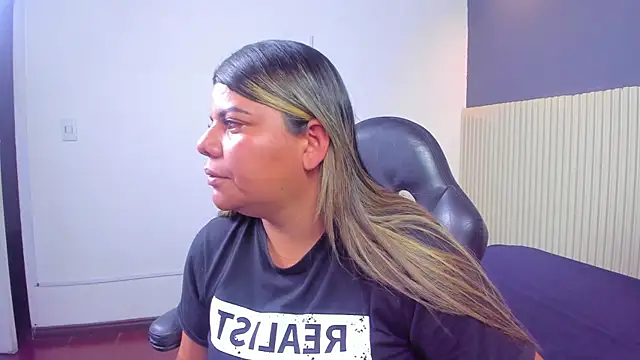 Aida-nicolle online show from 09-15-25, 10:04