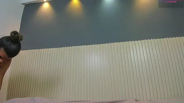 Aida-nicolle online show from 10-02-25, 10:11