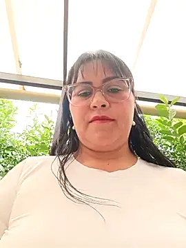 Snapshot of promiscuous-indecent-momm chatting on 06-07-26, 02:10 promiscuous-indecent-momm online show from 06-07-26, 02:10