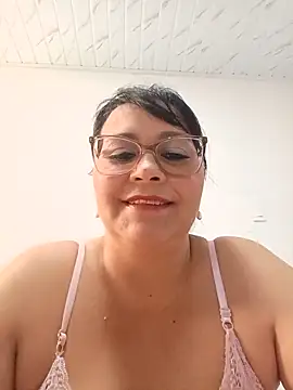 Snapshot of promiscuous-indecent-momm chatting on 06-13-26, 08:40 promiscuous-indecent-momm online show from 06-13-26, 08:40