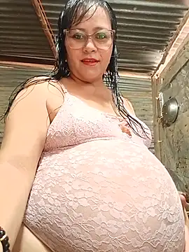 Snapshot of promiscuous-indecent-momm chatting on 07-18-26, 08:56 promiscuous-indecent-momm online show from 07-18-26, 08:56