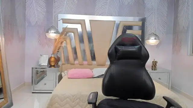 Layla palmer online show from 02-15-25, 02:26