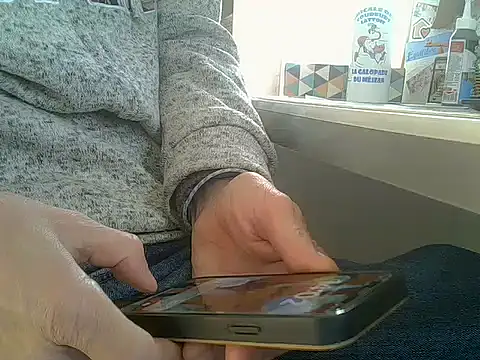 Snapshot of createur34 chatting on 11-28-25, 01:03 createur34 online show from 11-28-25, 01:03