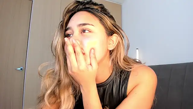 Snapshot of Hornyholly__ chatting on 01-10-26, 04:53 Hornyholly online show from 01-10-26, 04:53