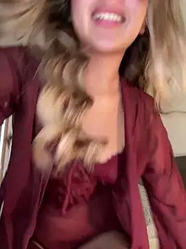 Snapshot of Hornyholly__ chatting on 03-20-26, 04:01 Hornyholly online show from 03-20-26, 04:01