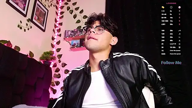 isaac-saenz online show from 02-22-25, 09:26