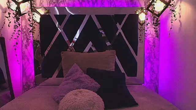 charlotte bluee online show from 10-03-25, 06:38