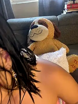 ZafiroKlein online show from 10-31-25, 09:05