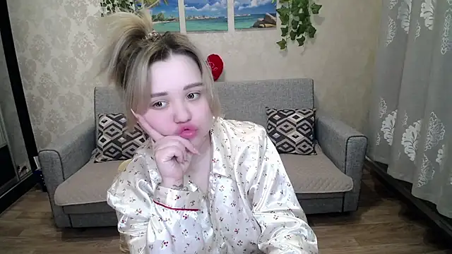 Snapshot of Finna_39 chatting on 03-08-25, 02:34 Finna 39 online show from 03-08-25, 02:34