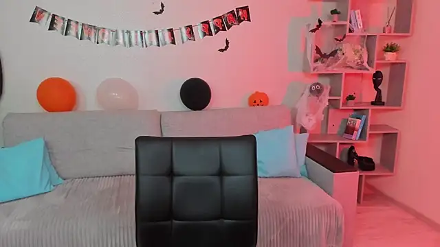 GabriellaMays online show from 10-26-25, 05:13